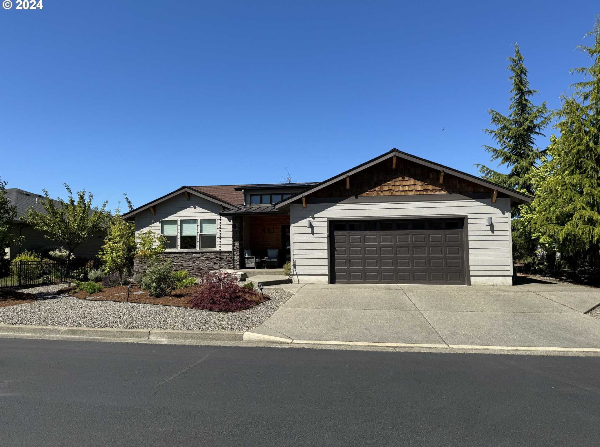 photo 1: 461 FAIRWAY ESTATES DR, Sutherlin OR 97479