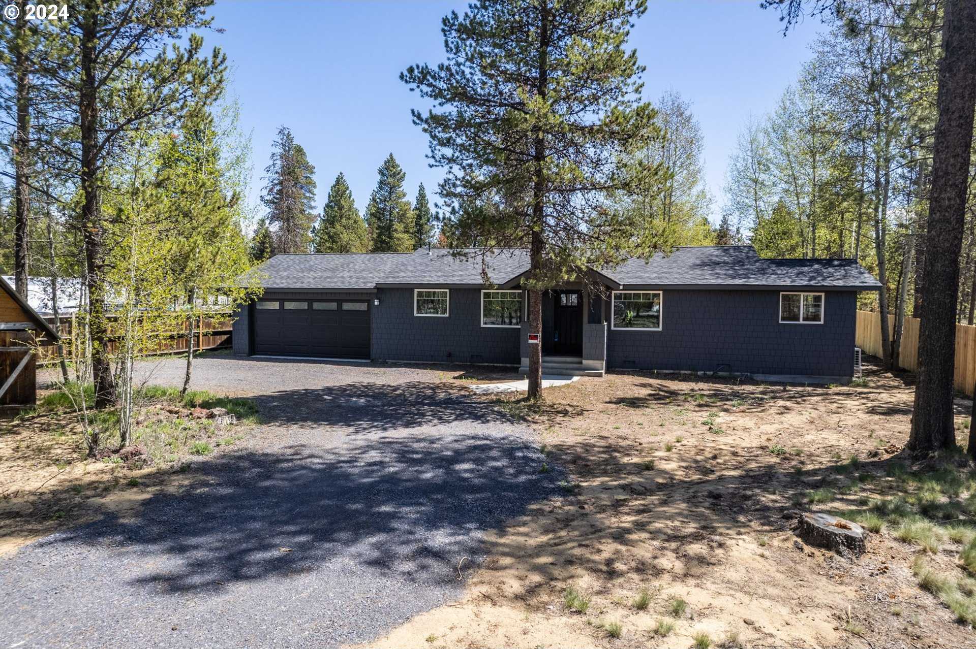 photo 1: 52582 DOE LN, La Pine OR 97739