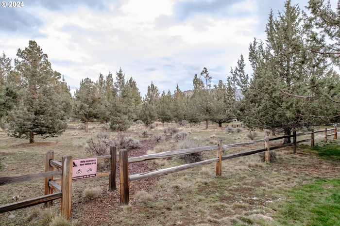 photo 42: 320 SPLIT RAIL LN, Redmond OR 97756