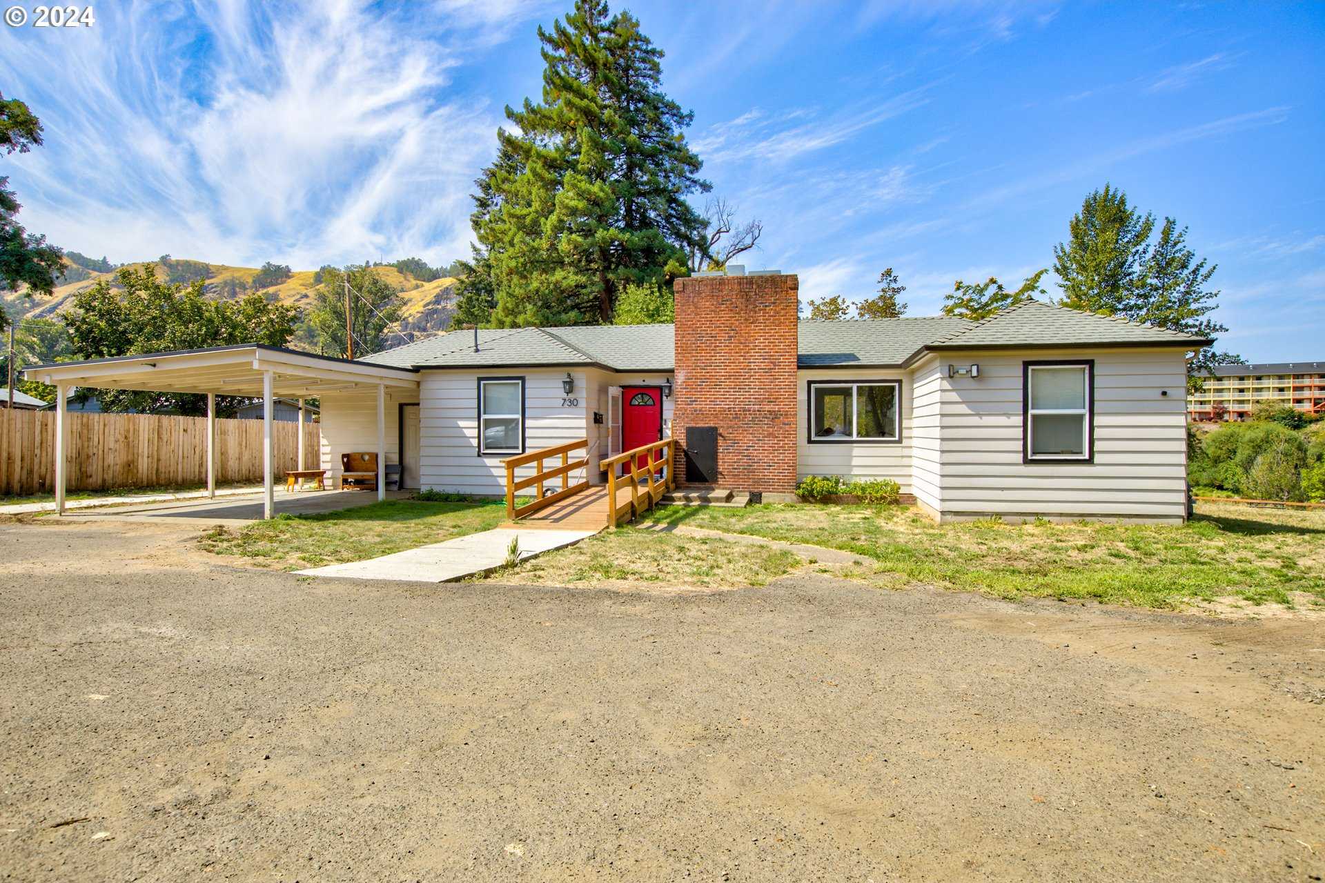 photo 1: 730 SE FLINT ST, Roseburg OR 97470