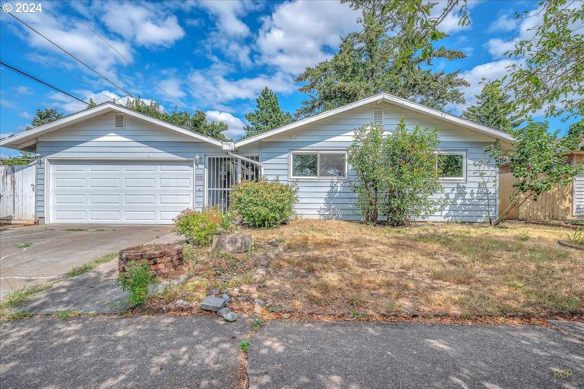 photo 1: 2050 SE 154TH AVE, Portland OR 97233