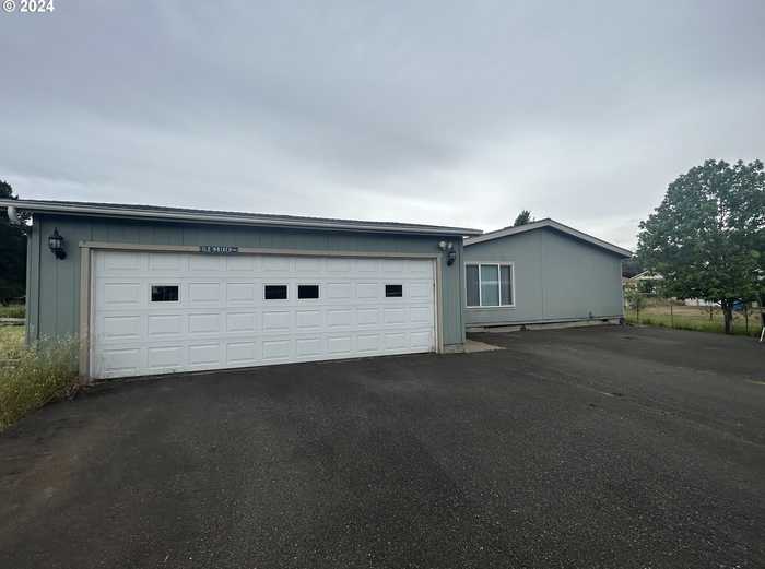 photo 2: 181 BEECROFT ST, Sutherlin OR 97479