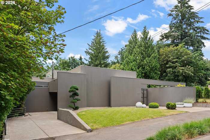 photo 2: 2725 SW SHERWOOD DR, Portland OR 97201