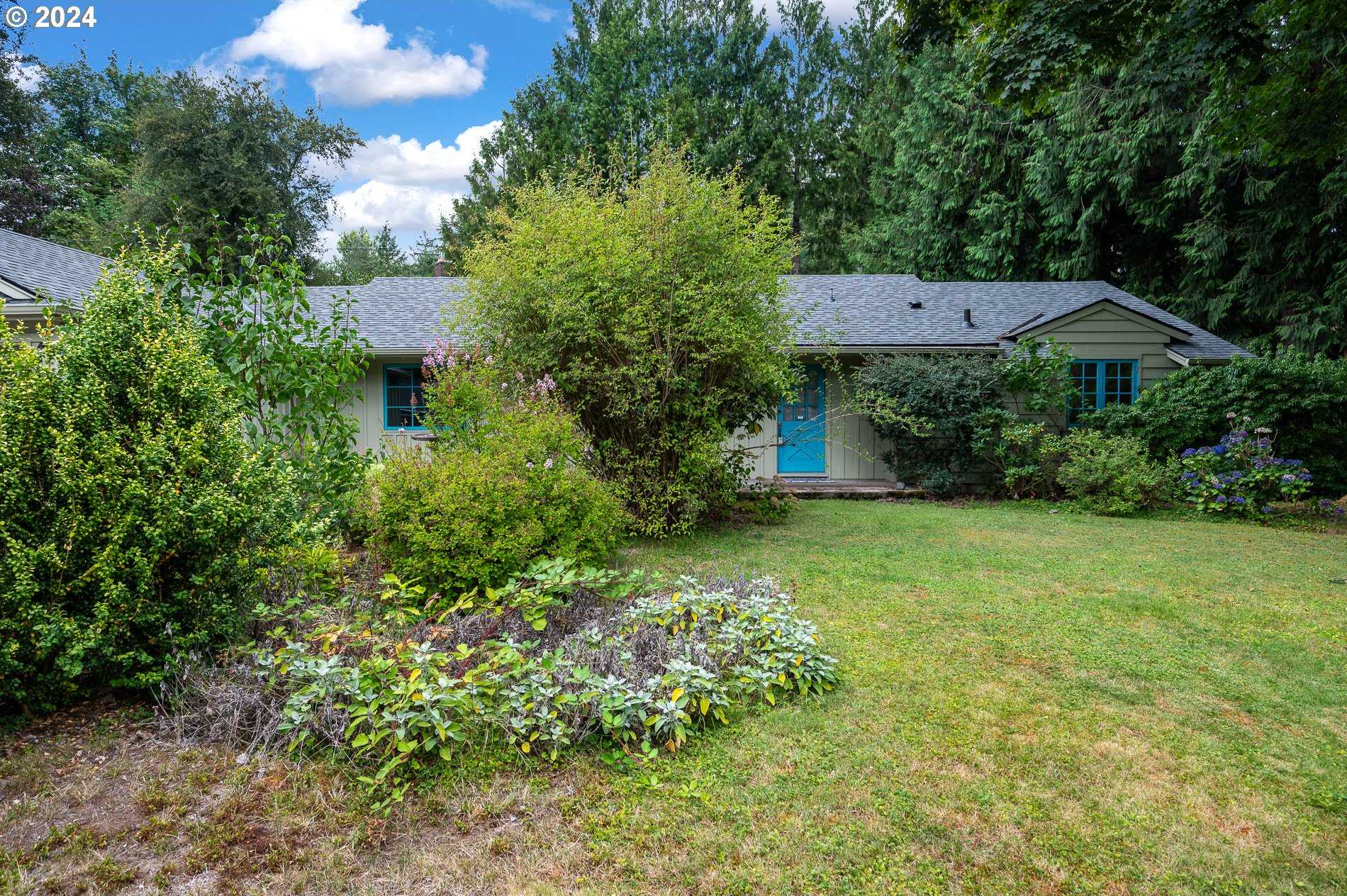 photo 2: 4906 SW 35TH PL, Portland OR 97221