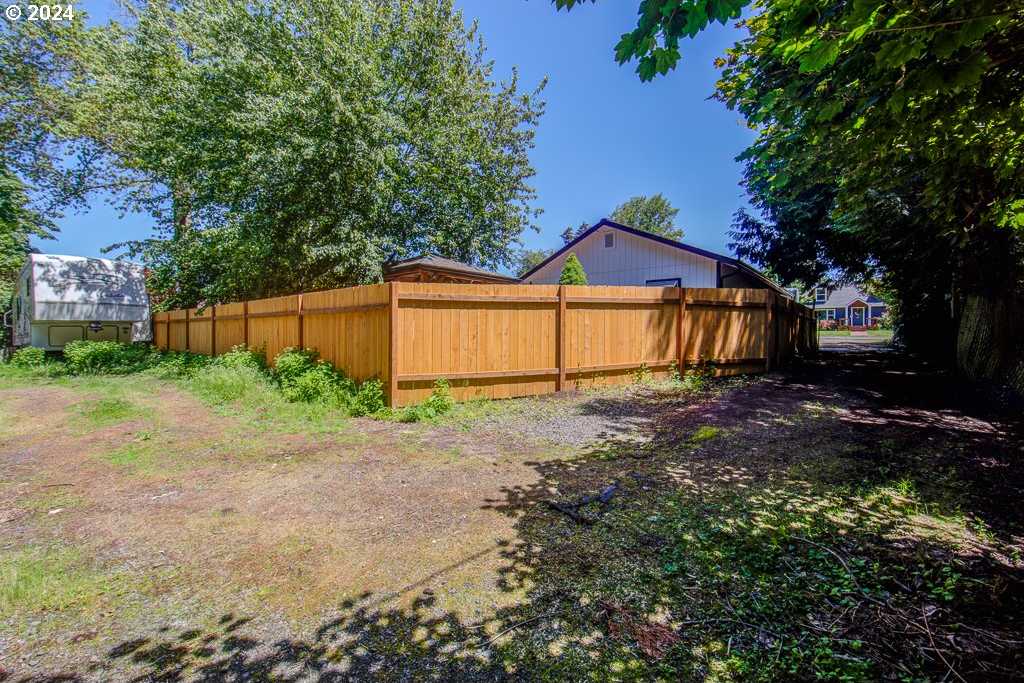 photo 3: 209 SE 214TH AVE, Gresham OR 97030