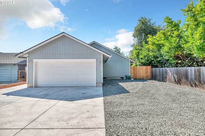 photo 1: 1321 MAXWELL RD, Eugene OR 97404