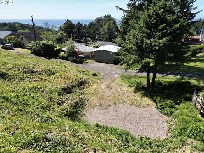 photo 2: 512 OVERLOOK DR, Yachats OR 97498