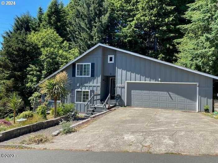 photo 1: 853 NE LAKEWOOD DR, Newport OR 97365