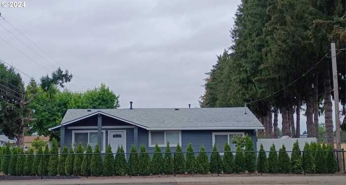 photo 2: 900 ASTOR WAY, Woodburn OR 97071