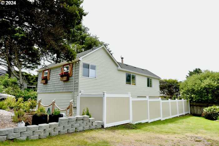 photo 1: 3125 NW MARINE AVE, Lincoln City OR 97367