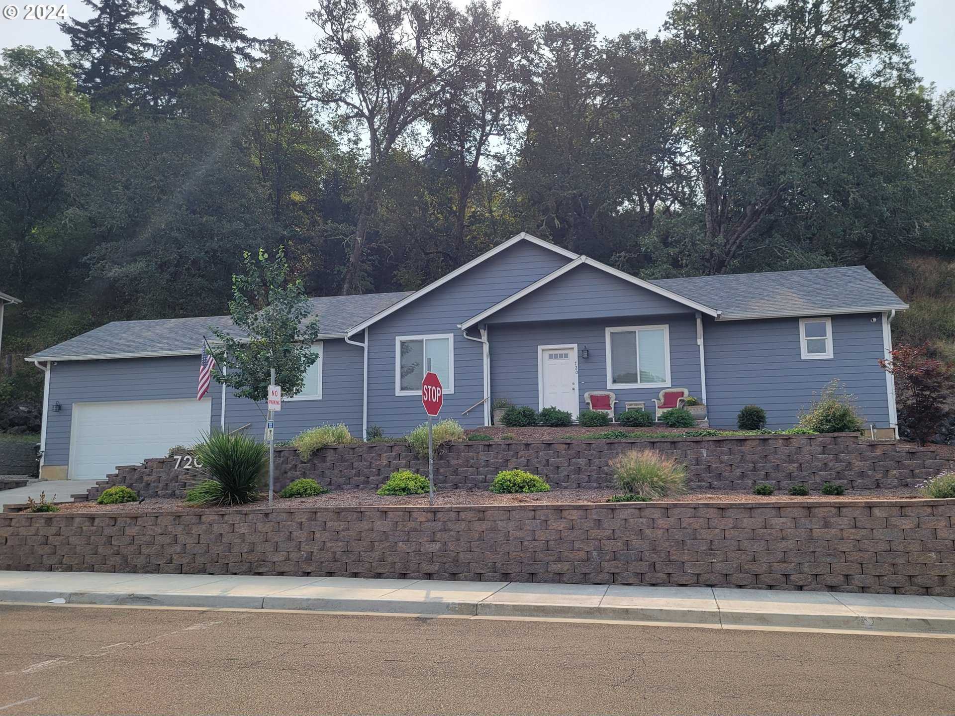 photo 1: 720 SOUTHSIDE RD, Sutherlin OR 97479