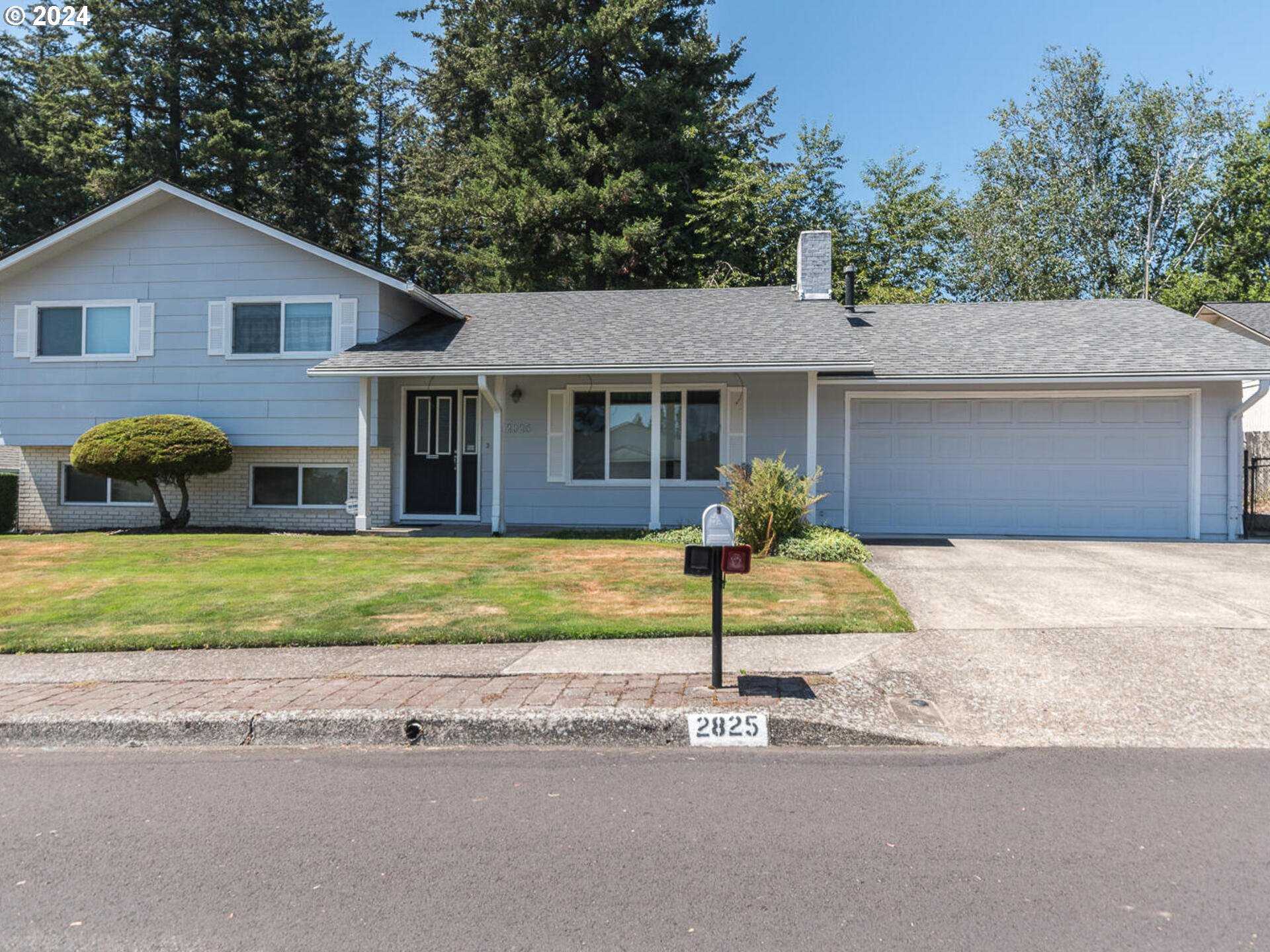 photo 1: 2825 NE EVELYN AVE, Gresham OR 97030