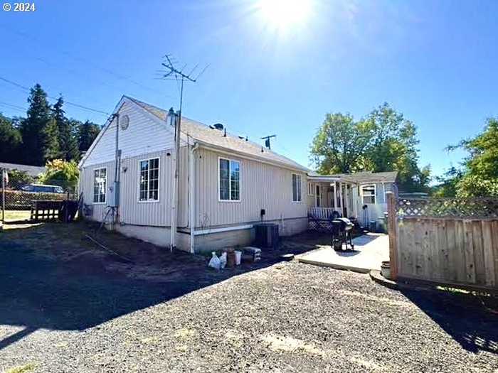 photo 29: 878 NE WILLOW ST, Roseburg OR 97470