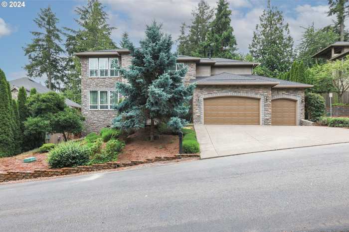 photo 2: 16610 SW SANDSTONE CT, Beaverton OR 97007