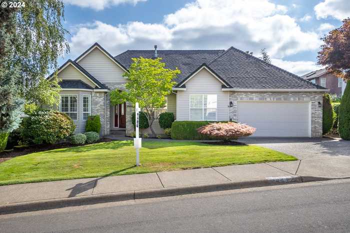 photo 1: 7646 SW MILLERGLEN DR, Beaverton OR 97007