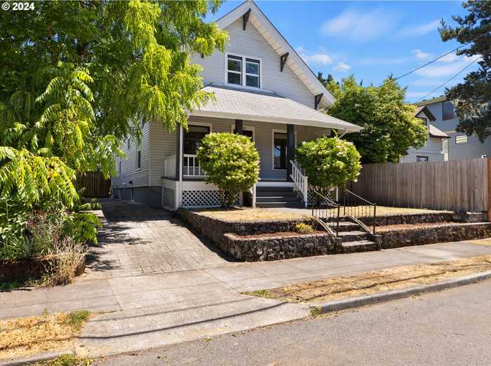 photo 1: 4836 NE 27TH AVE, Portland OR 97211