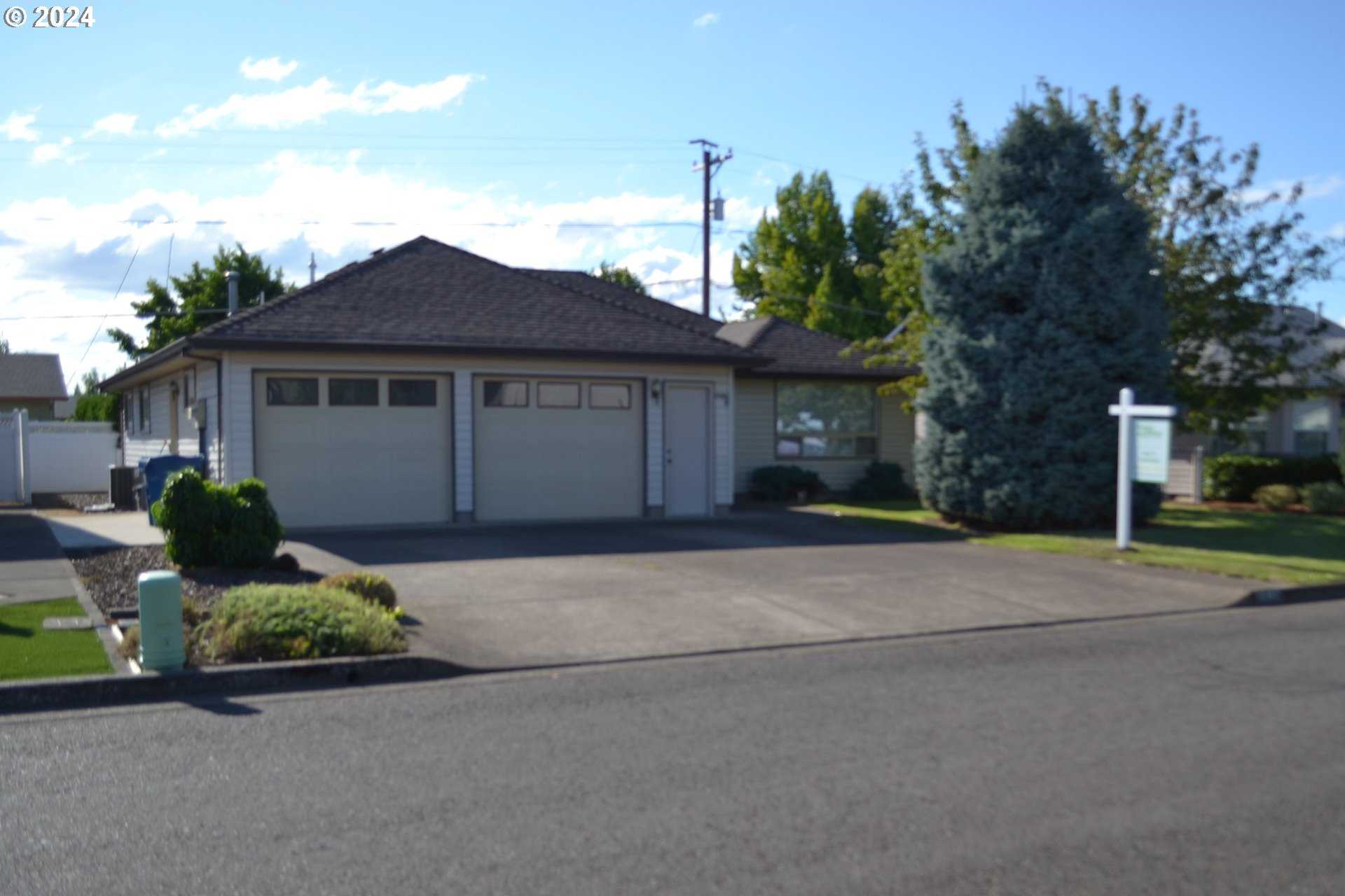 photo 1: 1985 HEATHER WAY, Woodburn OR 97071