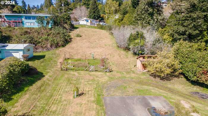 photo 42: 2300 N 10TH ST, Coos Bay OR 97420