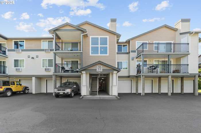 photo 1: 720 NW 185TH AVE Unit 205, Beaverton OR 97006