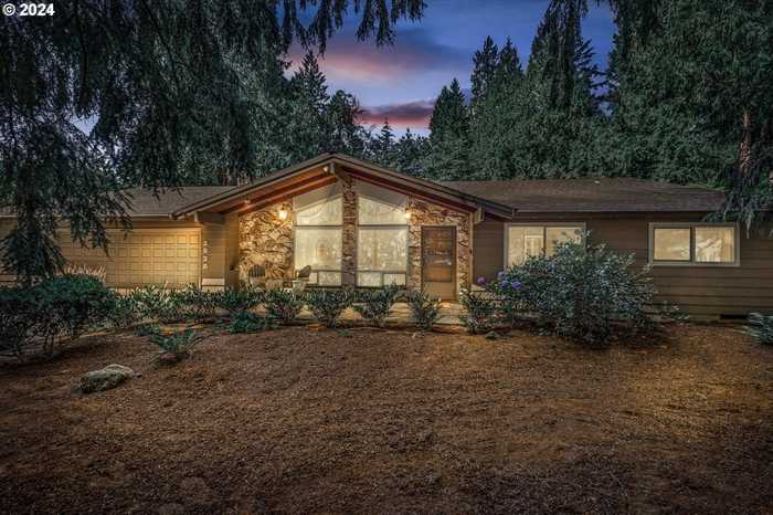 photo 1: 2030 SW PHEASANT DR, Beaverton OR 97003