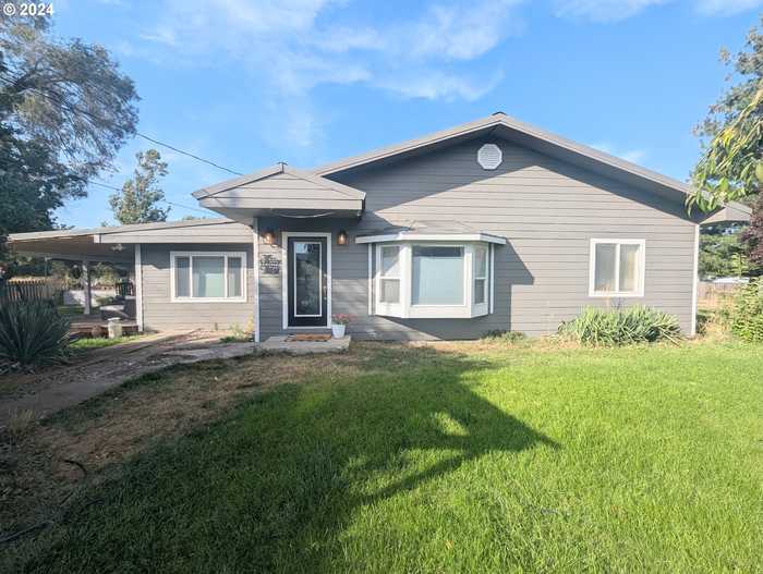 photo 1: 61922 COTTONWOOD RD, La Grande OR 97850