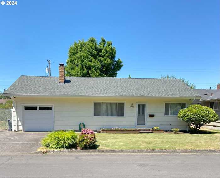 photo 1: 2470 HIGH ST, Eugene OR 97405