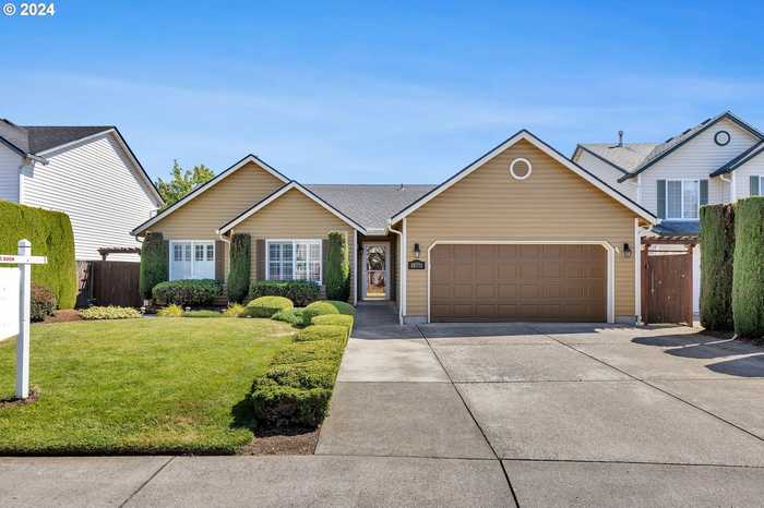 photo 1: 18711 SE 19TH WAY, Vancouver WA 98683