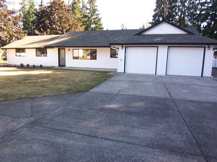 photo 1: 14333 SE MORNING SUN CT, Clackamas OR 97015