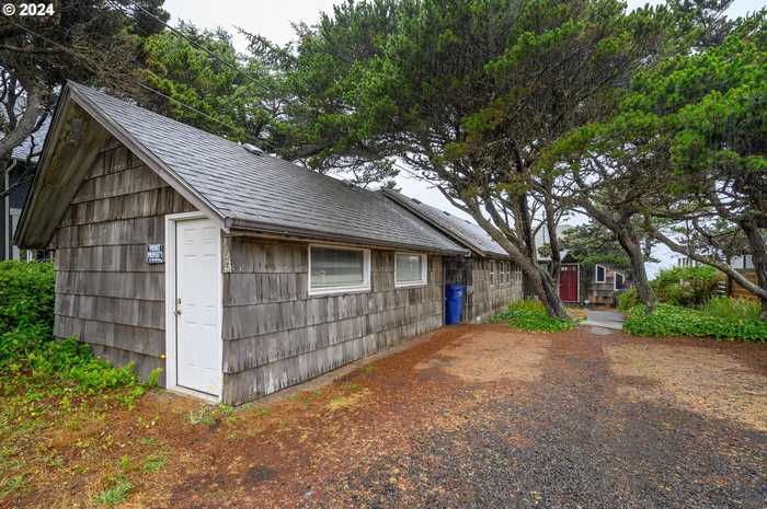 photo 2: 5085 W BELLE CIR, Depoe Bay OR 97341