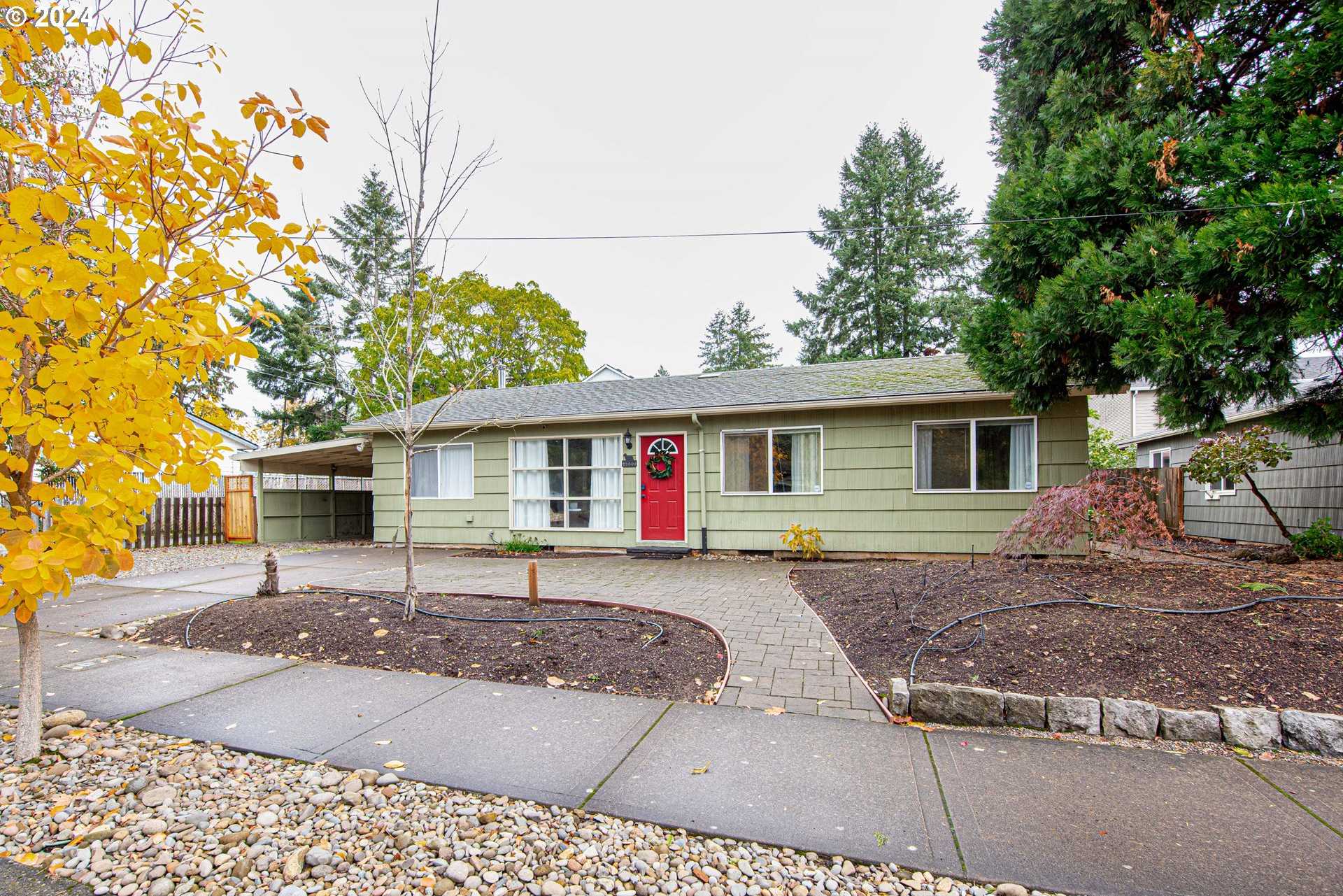 photo 1: 4660 SE 108TH PL, Portland OR 97266