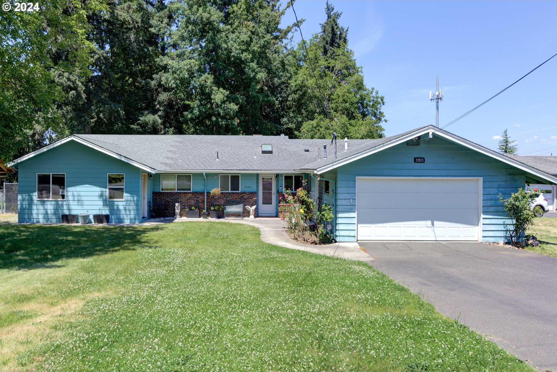 photo 1: 22023 NE COUCH ST, Gresham OR 97030