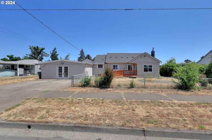 photo 1: 1925 15TH ST, Springfield OR 97477