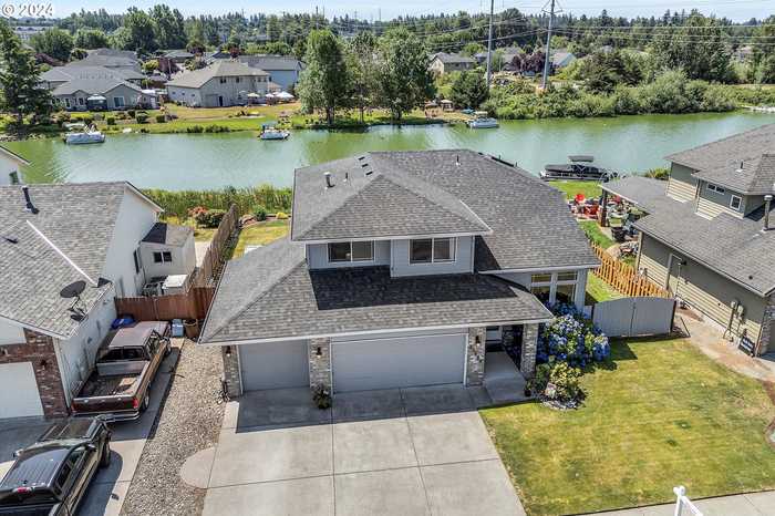 photo 2: 21908 NE LACHENVIEW LN, Fairview OR 97024