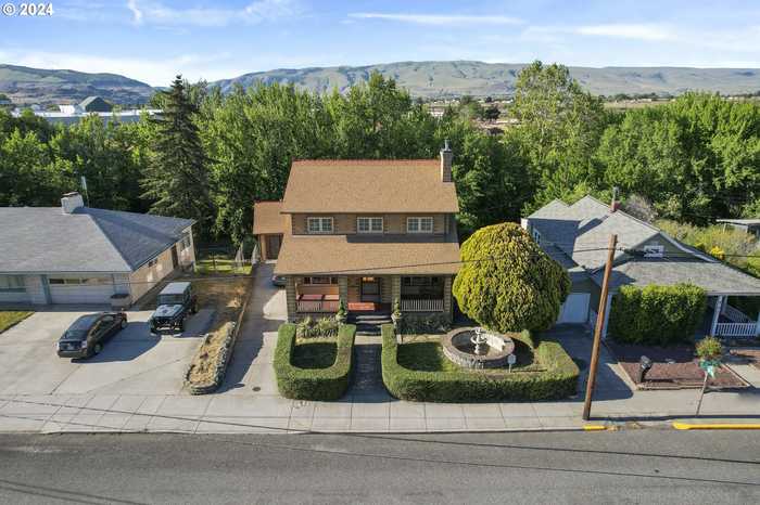 photo 1: 529 W 3RD PL, The Dalles OR 97058