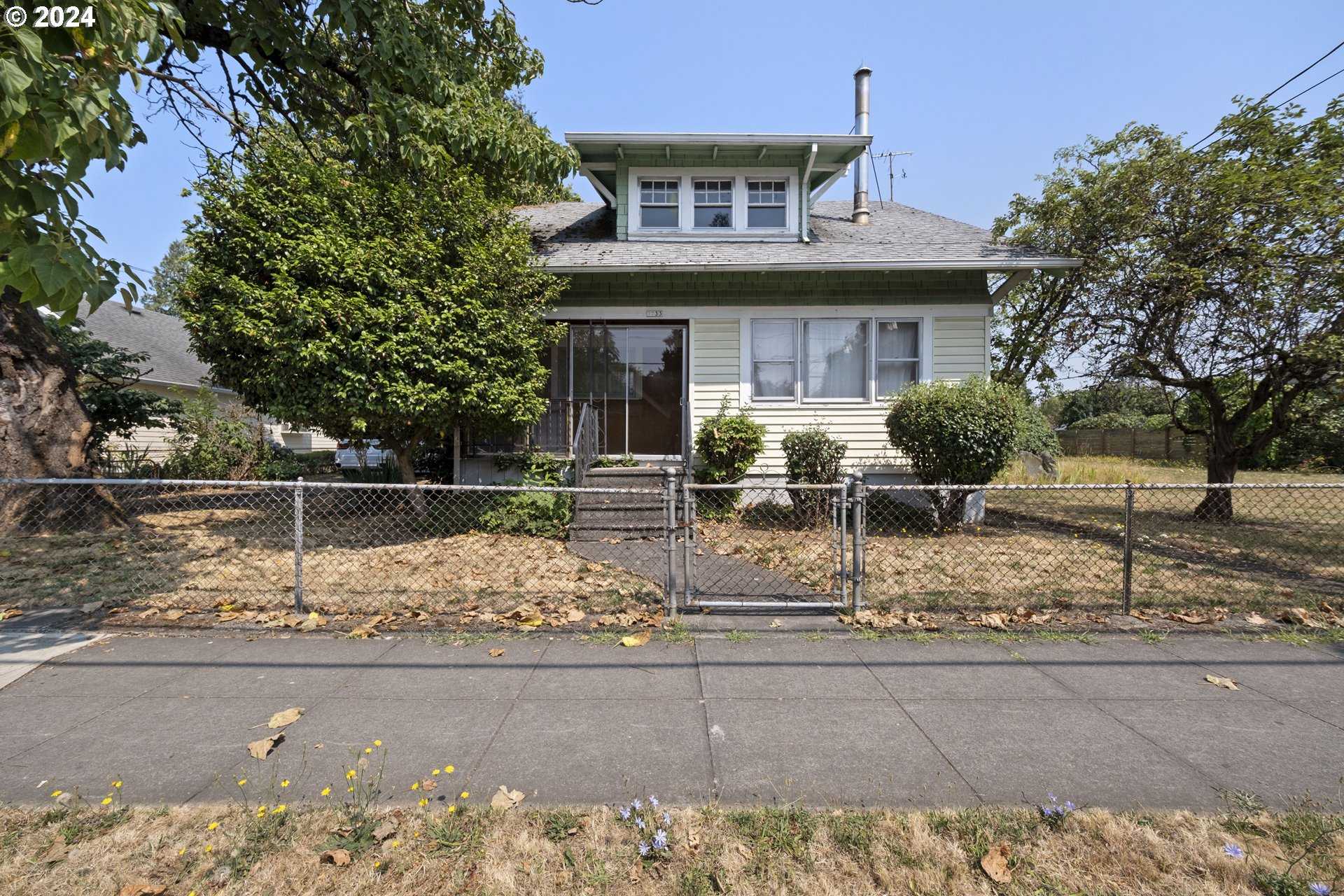 photo 1: 7733 SE HOLGATE BLVD, Portland OR 97206