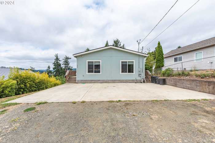 photo 2: 469 8TH AVE, Coos Bay OR 97420