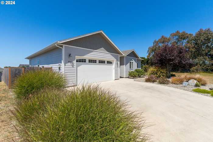 photo 35: 858 Spyglass Drive, Bandon OR 97411