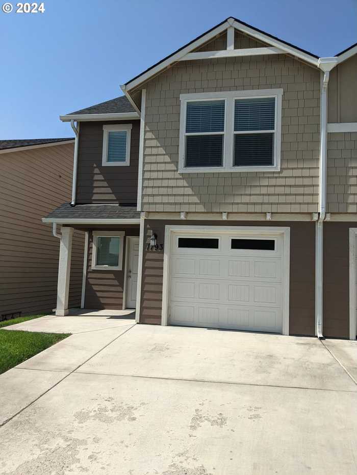 photo 1: 1793 NE 8TH ST, Hermiston OR 97838