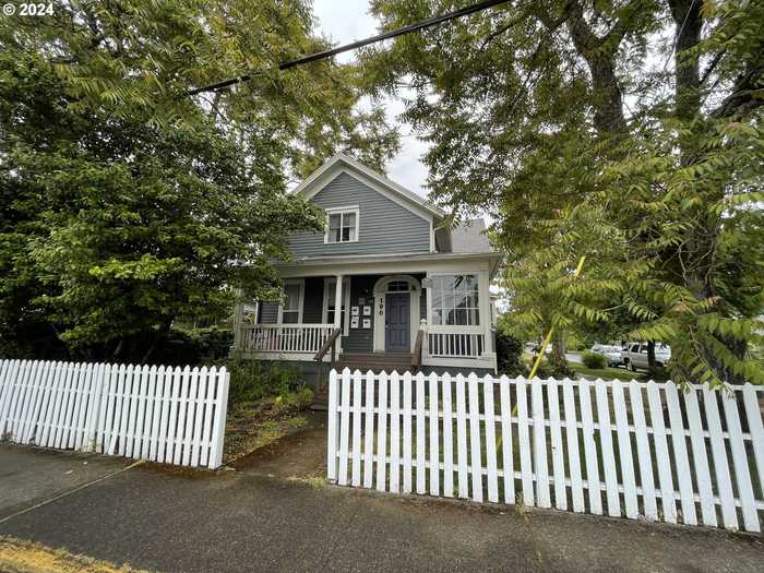 photo 2: 190 14TH ST SE, Salem OR 97301