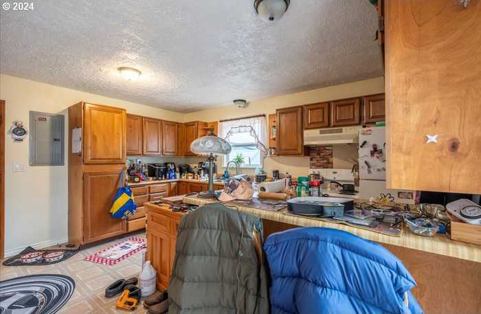 photo 2: 1015 MYRTLE CREST LN, Myrtle Point OR 97458