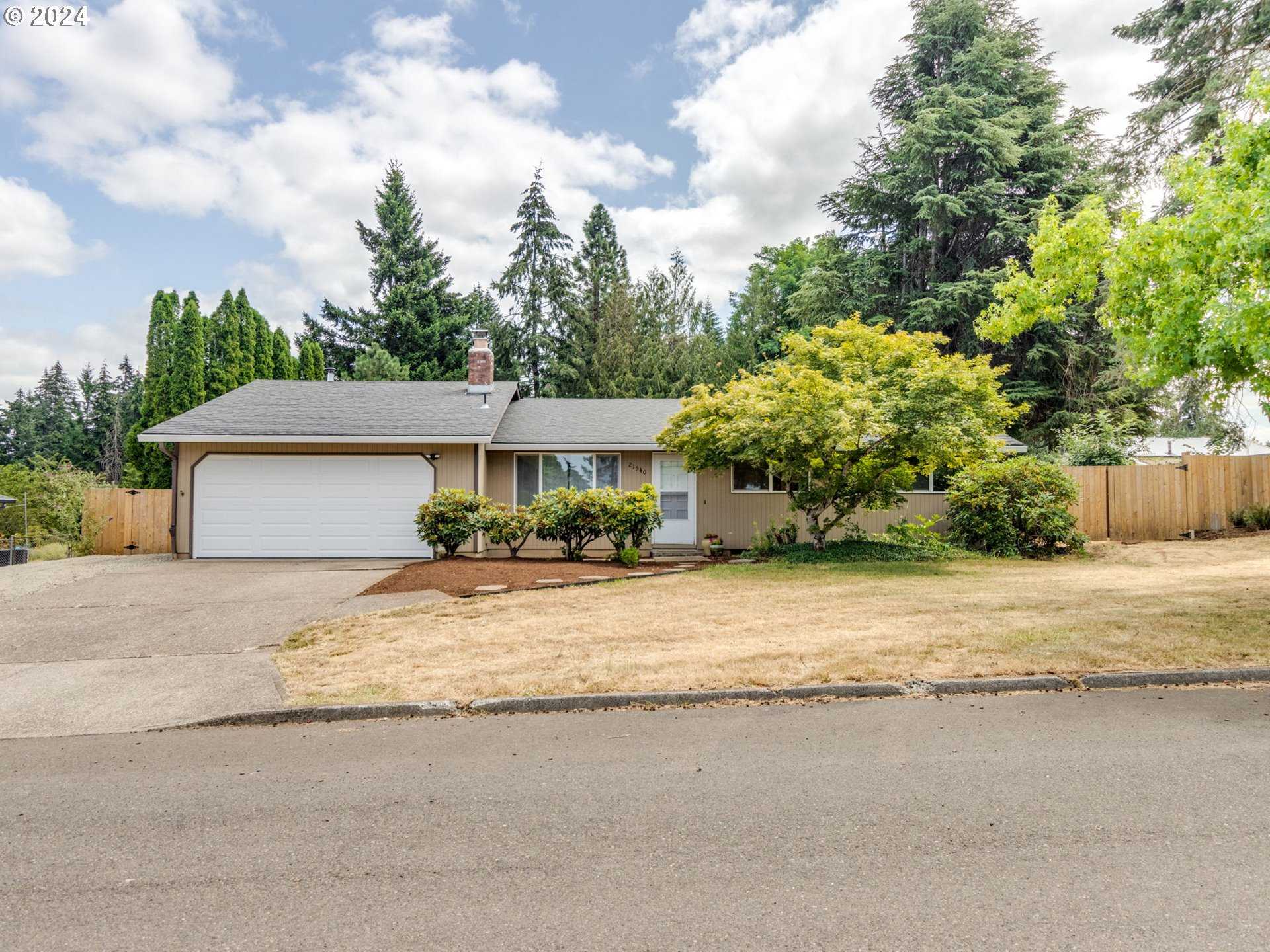 photo 1: 21540 S CRESTVIEW DR, Oregon City OR 97045