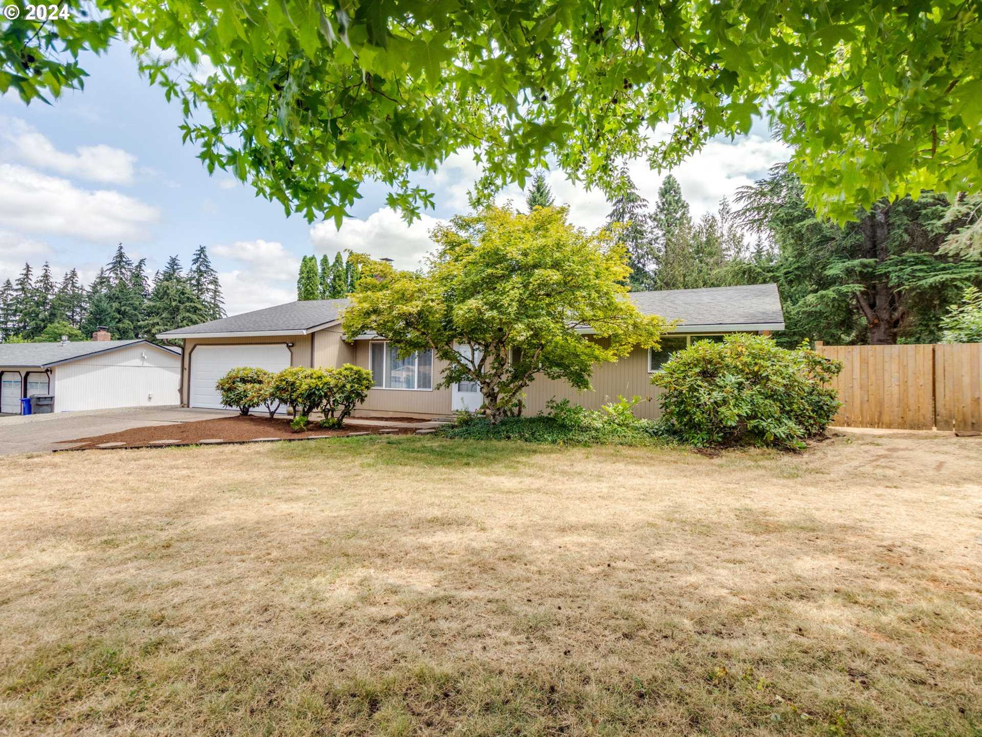 photo 2: 21540 S CRESTVIEW DR, Oregon City OR 97045