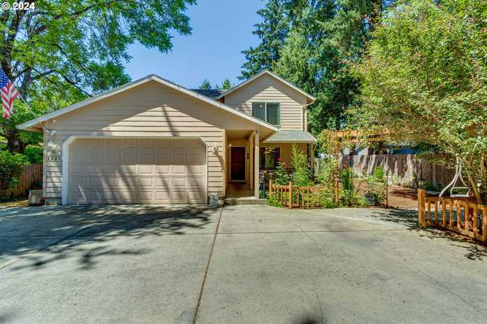 photo 1: 1621 SE 148TH AVE, Portland OR 97233