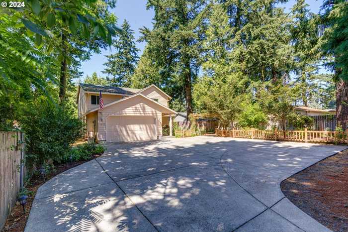 photo 2: 1621 SE 148TH AVE, Portland OR 97233