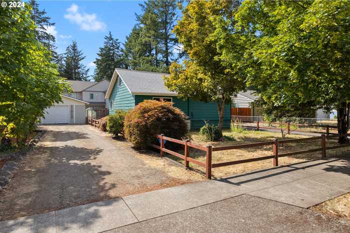 photo 2: 3851 SE 154TH AVE, Portland OR 97236