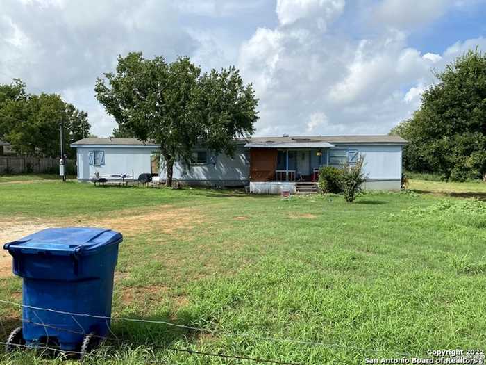 photo 2: 800 VIRGINIA ANN DR, Floresville TX 78114