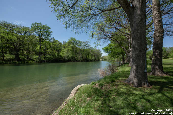 photo 1: 850 BLUFF RIDGE CT, New Braunfels TX 78132