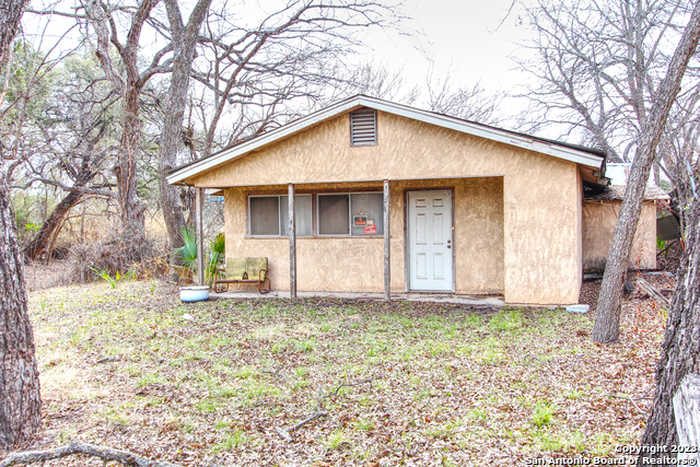 photo 1: 117 W Spring St, Brackettville TX 78832