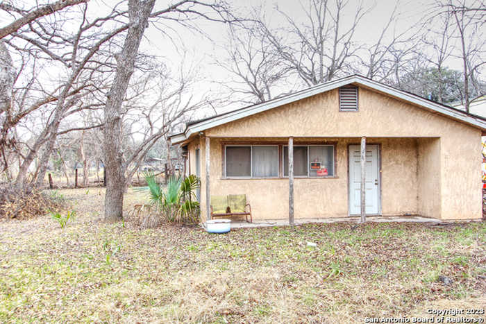 photo 2: 117 W Spring St, Brackettville TX 78832