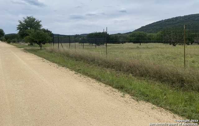 photo 3: 635 Burditt Ranch Rd, Leakey TX 78873